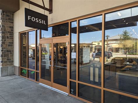 fossil watch store locations.